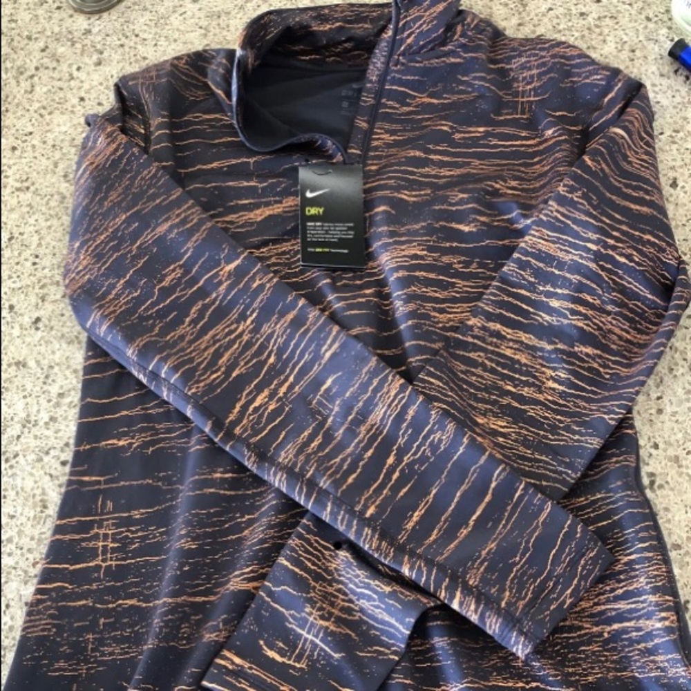 Ladies NWT fitted 1/2 top
